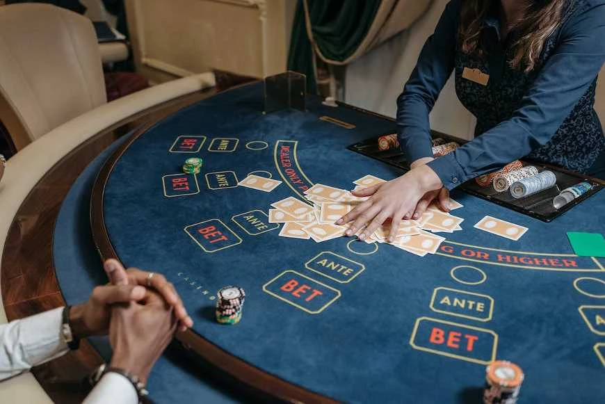 mixing-cards-for-playing