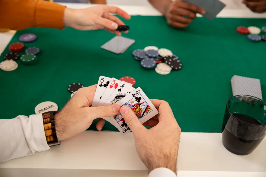 How to Deal Texas Hold 'em Poker?